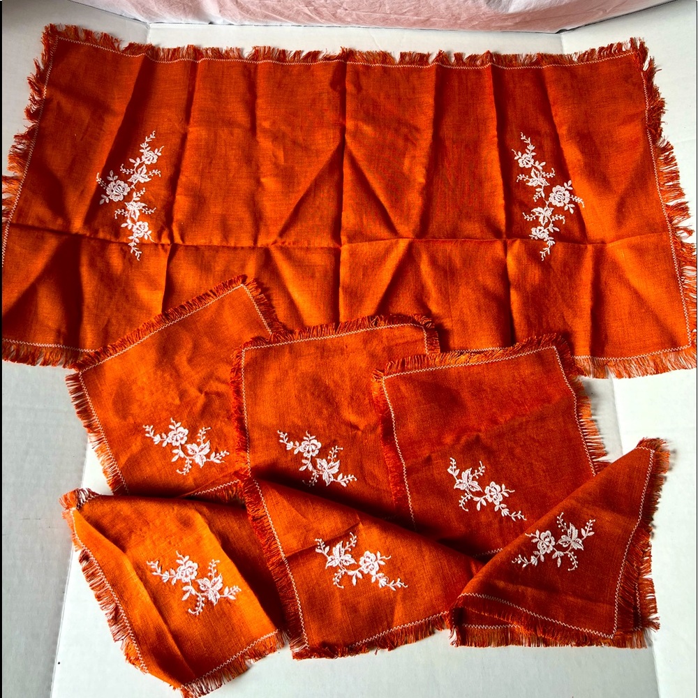 Vintage fall table runner and napkin set (7) orange\white floral embroidered